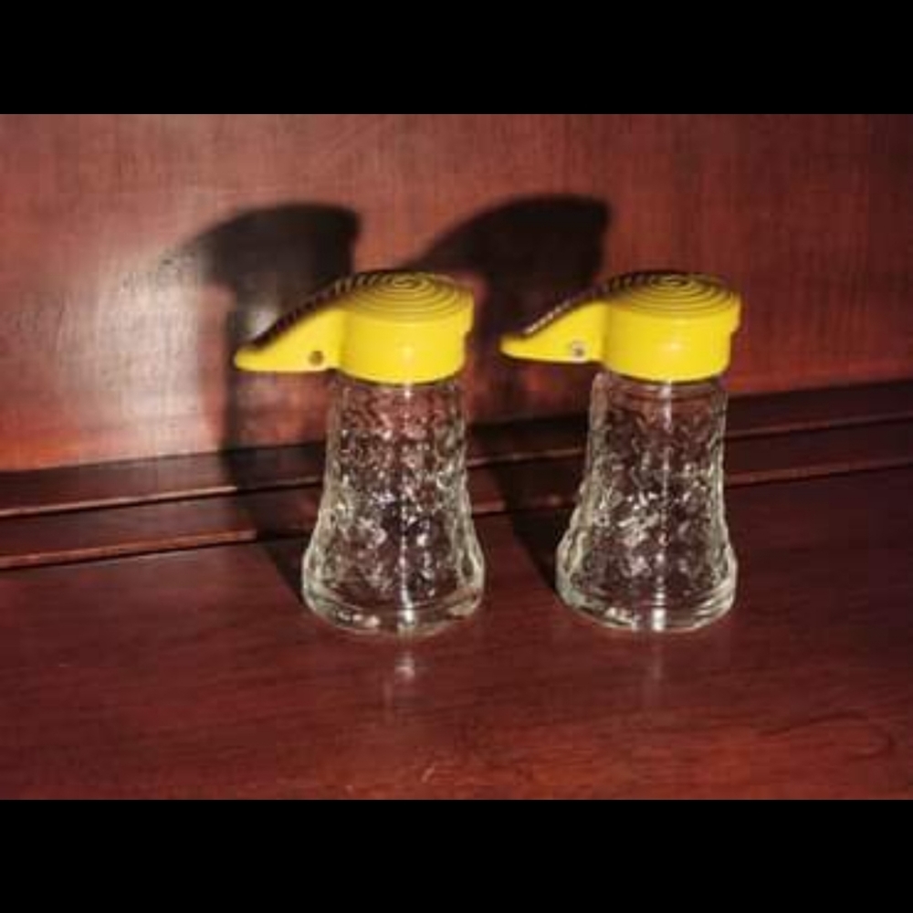 Vintage shakers (2)